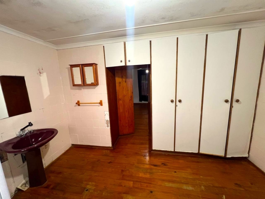 5 Bedroom Property for Sale in Bergsig Western Cape